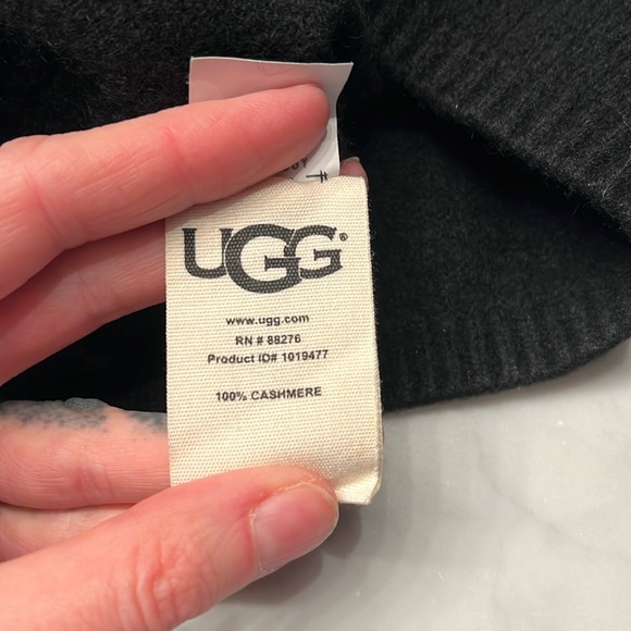 UGG 100% cashmere hat glove set. Black. EUC - Picture 3 of 7
